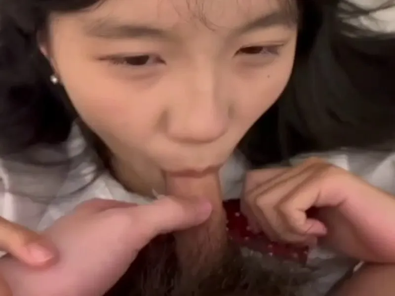 Em loli dễ thương mút dương vật biến em thành con em đào dâm dục p2